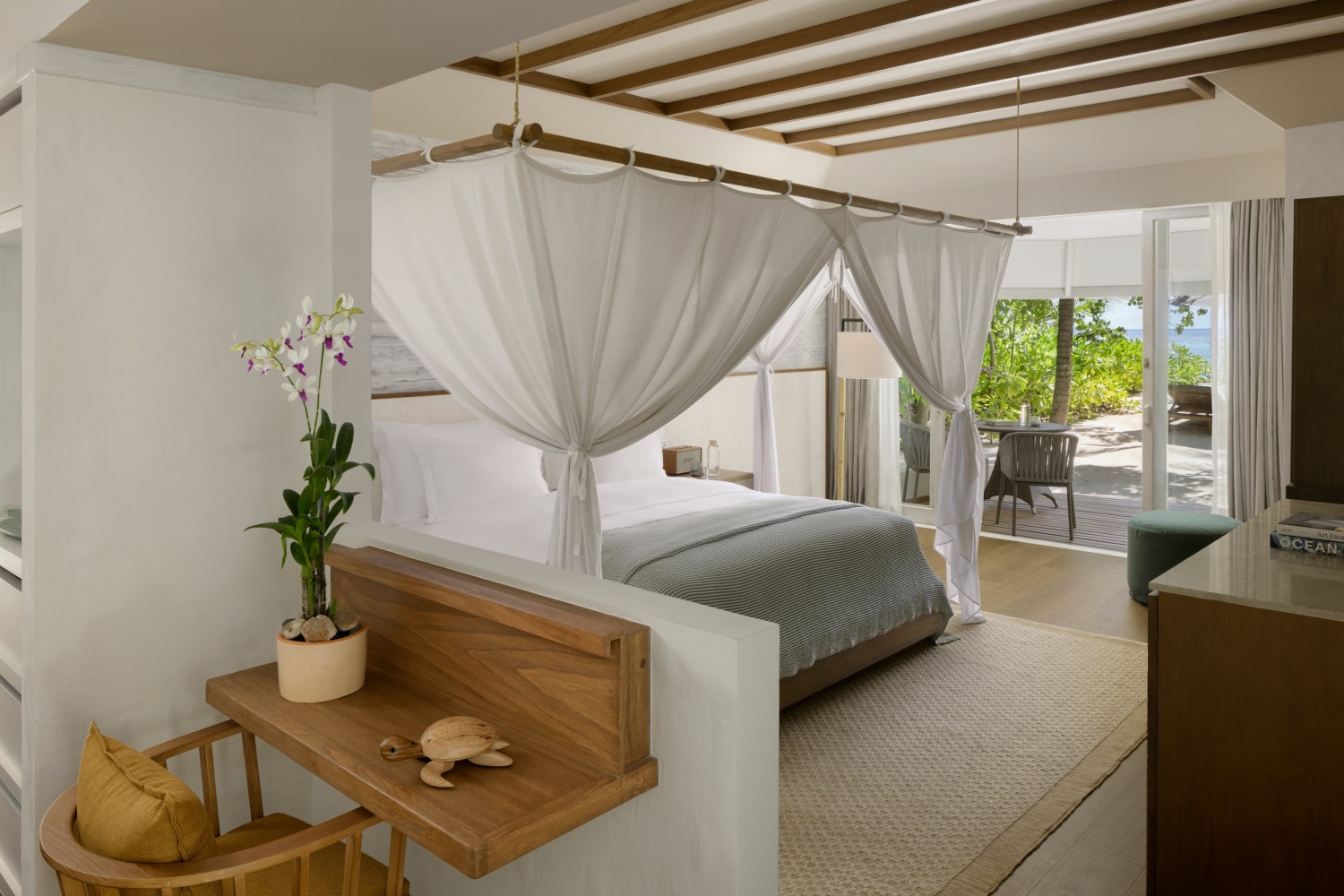 Пляжная вилла отеля SIX SENSES KANUHURA (EX. KANUHURA MALDIVES) Пляжная вилла