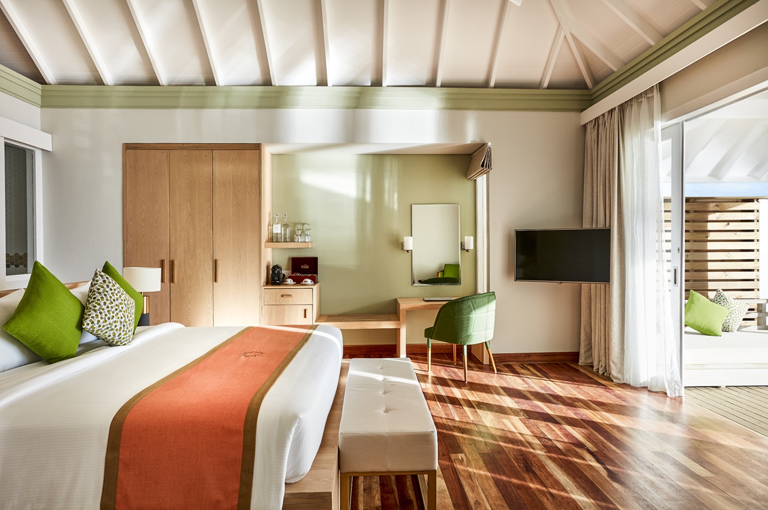 Романтическая водная вилла с бассейном отеля SUN SIYAM OLHUVELI MALDIVES (EX. OLHUVELI BEACH RESORT) Романтическая водная вилла с бассейном