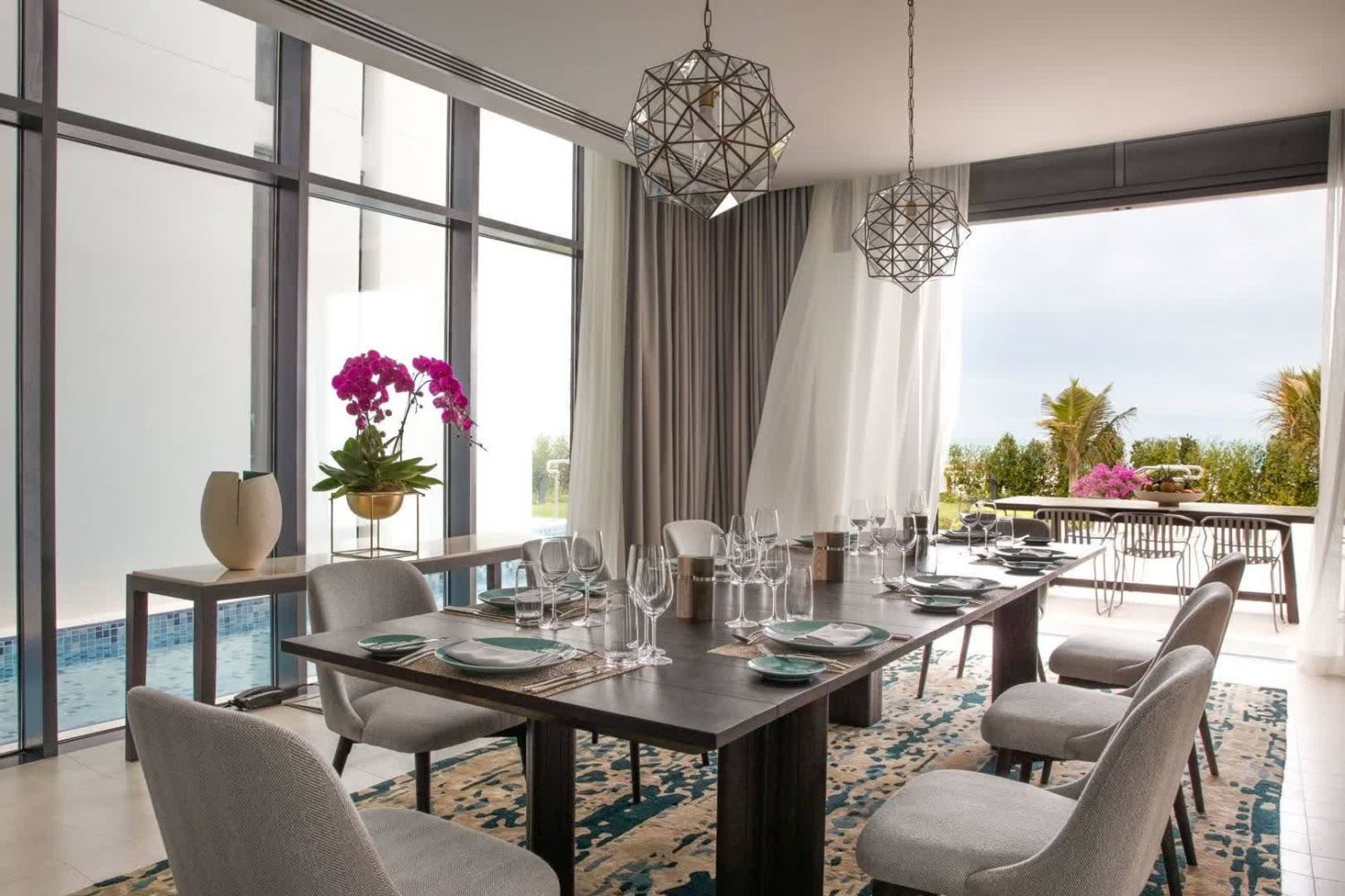 Дуплекс вилла с тремя спальнями отеля JUMEIRAH AT SAADIYAT ISLAND RESORT Дуплекс вилла с тремя спальнями