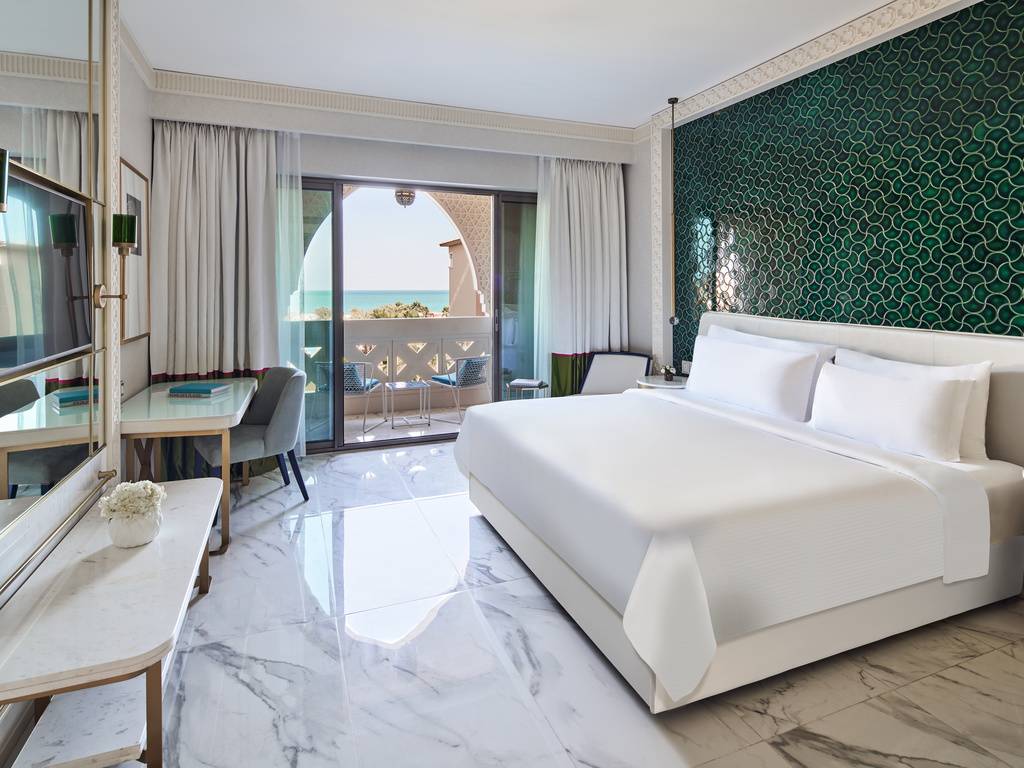 Семейный номер с двумя спальнями и видом на море отеля RIXOS PREMIUM SAADIYAT ISLAND Семейный номер с двумя спальнями и видом на море