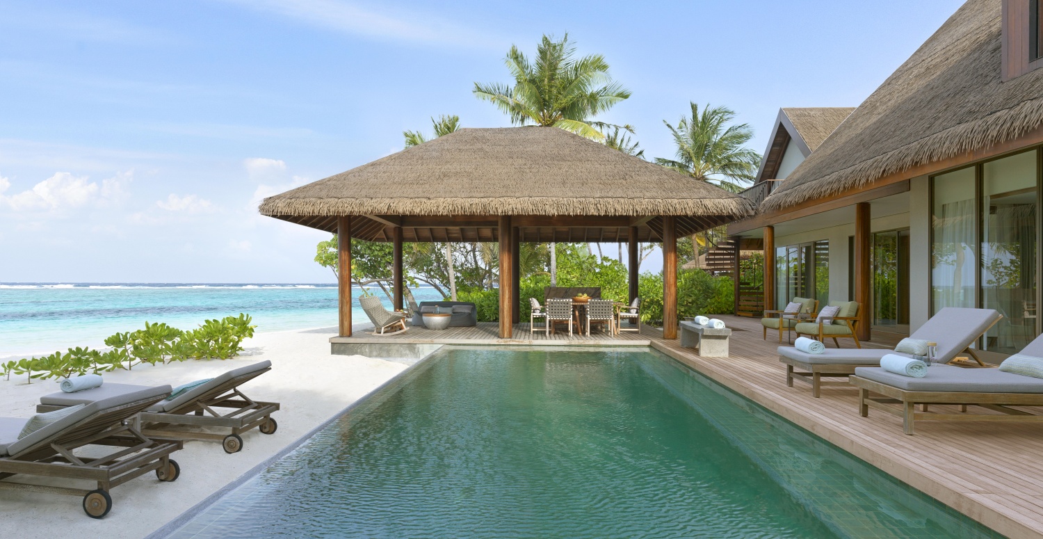 Пляжный семейный ретрит с бассейном отеля SIX SENSES KANUHURA (EX. KANUHURA MALDIVES) Пляжный семейный ретрит с бассейном