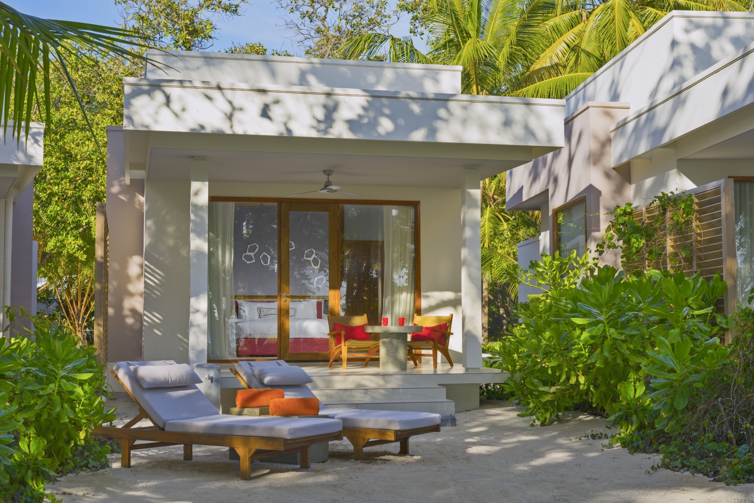Пляжное бунгало отеля DHIGALI MALDIVES Пляжное бунгало