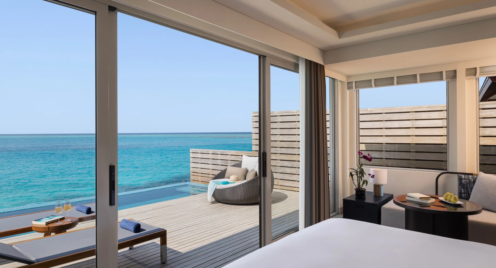 Водная вилла с бассейном отеля AVANI+ FARES MALDIVES RESORT Водная вилла с бассейном