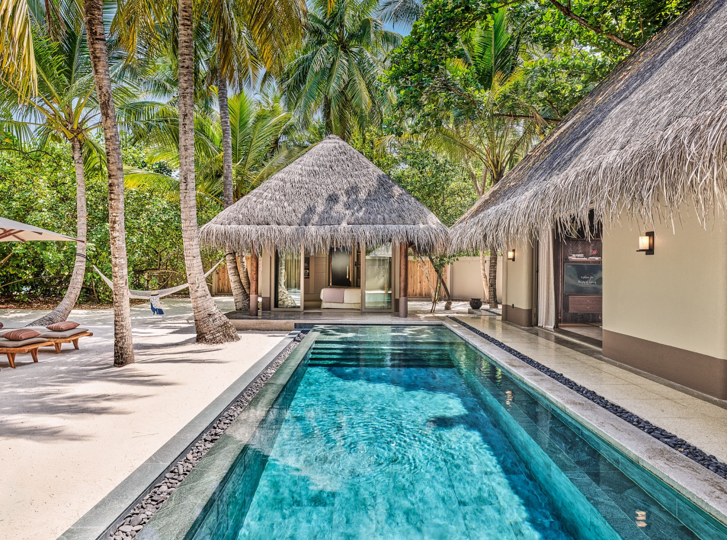 Семейная пляжная вилла с двумя спальнями и бассейнами отеля JOALI MALDIVES Семейная пляжная вилла с двумя спальнями и бассейнами