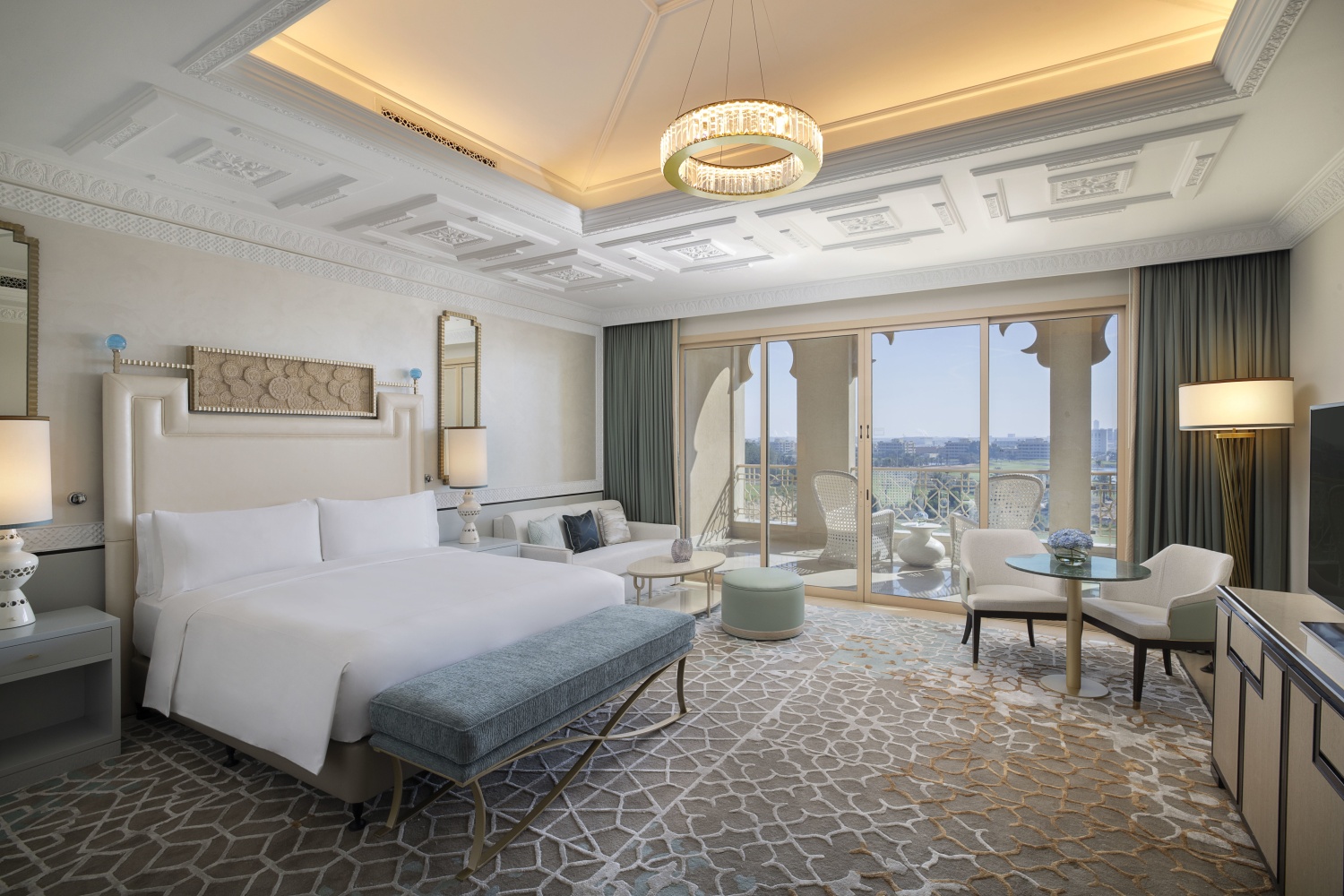 Номер King Premier с видом на поле для гольфа отеля WALDORF ASTORIA RAS AL KHAIMAH Номер King Premier с видом на поле для гольфа