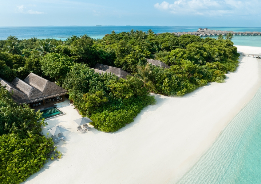 Пляжная резиденция с двумя спальнями и бассейном отеля VAKKARU MALDIVES Пляжная резиденция с двумя спальнями и бассейном