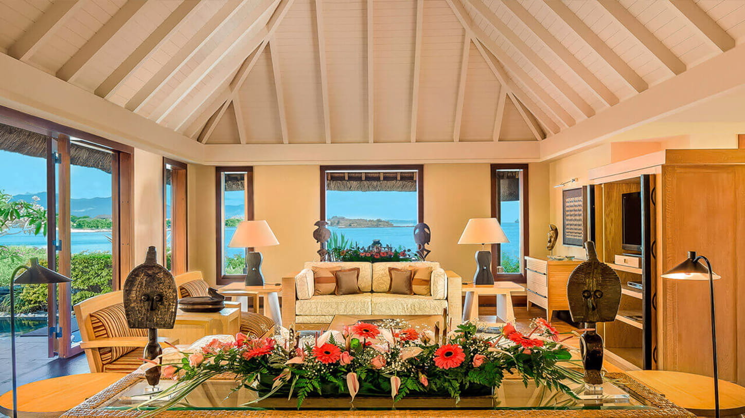 Королевская вилла с видом на океан и бассейном отеля THE OBEROI BEACH RESORT Королевская вилла с видом на океан и бассейном
