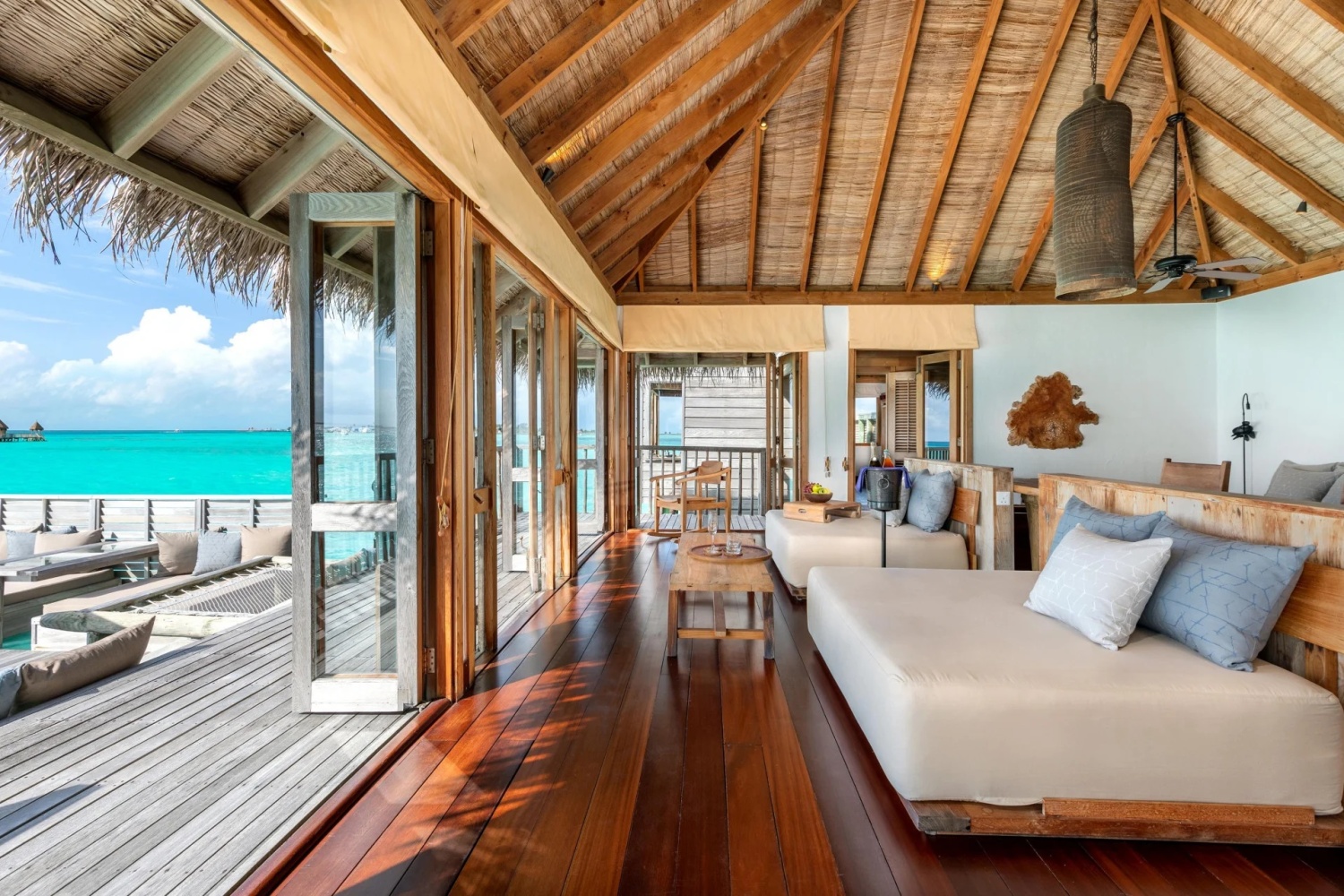 Водная резиденция Crusoe с видом на закат отеля GILI LANKANFUSHI Водная резиденция Crusoe с видом на закат