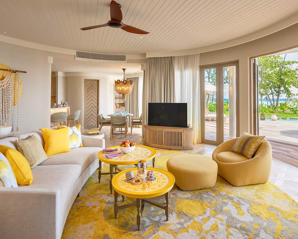 Пляжная резиденция с двумя спальнями и бассейном отеля THE NAUTILUS MALDIVES Пляжная резиденция с двумя спальнями и бассейном