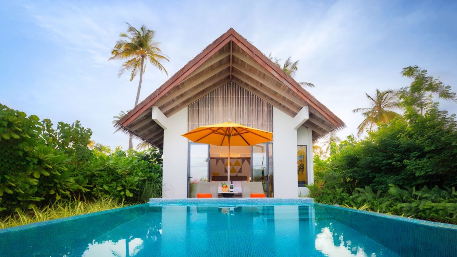 Пляжная вилла Gold с бассейном отеля HARD ROCK HOTEL MALDIVES Пляжная вилла Gold с бассейном