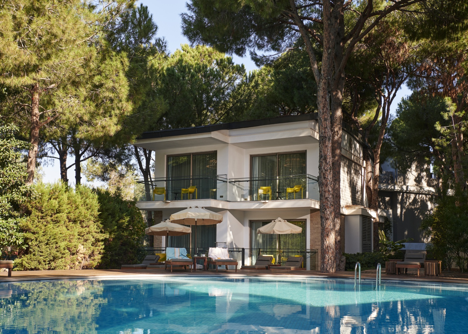 Двухэтажный номер в лагуне с выходом к бассейну отеля VOYAGE BELEK GOLF & SPA Двухэтажный номер в лагуне с выходом к бассейну