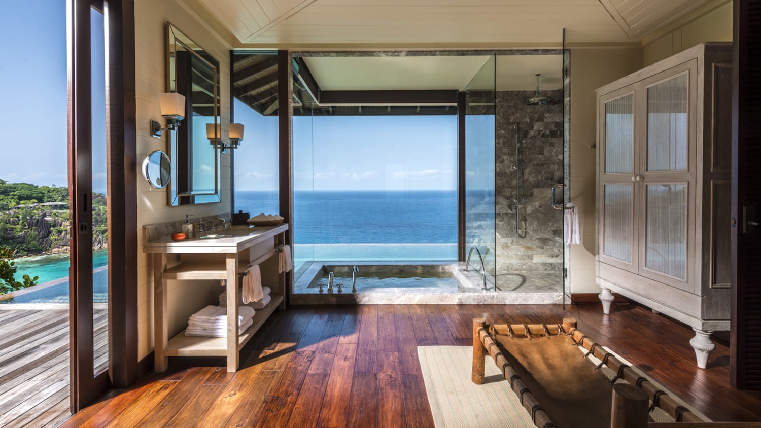 Вилла на вершине холма с видом на океан отеля FOUR SEASONS RESORT SEYCHELLES Вилла на вершине холма с видом на океан