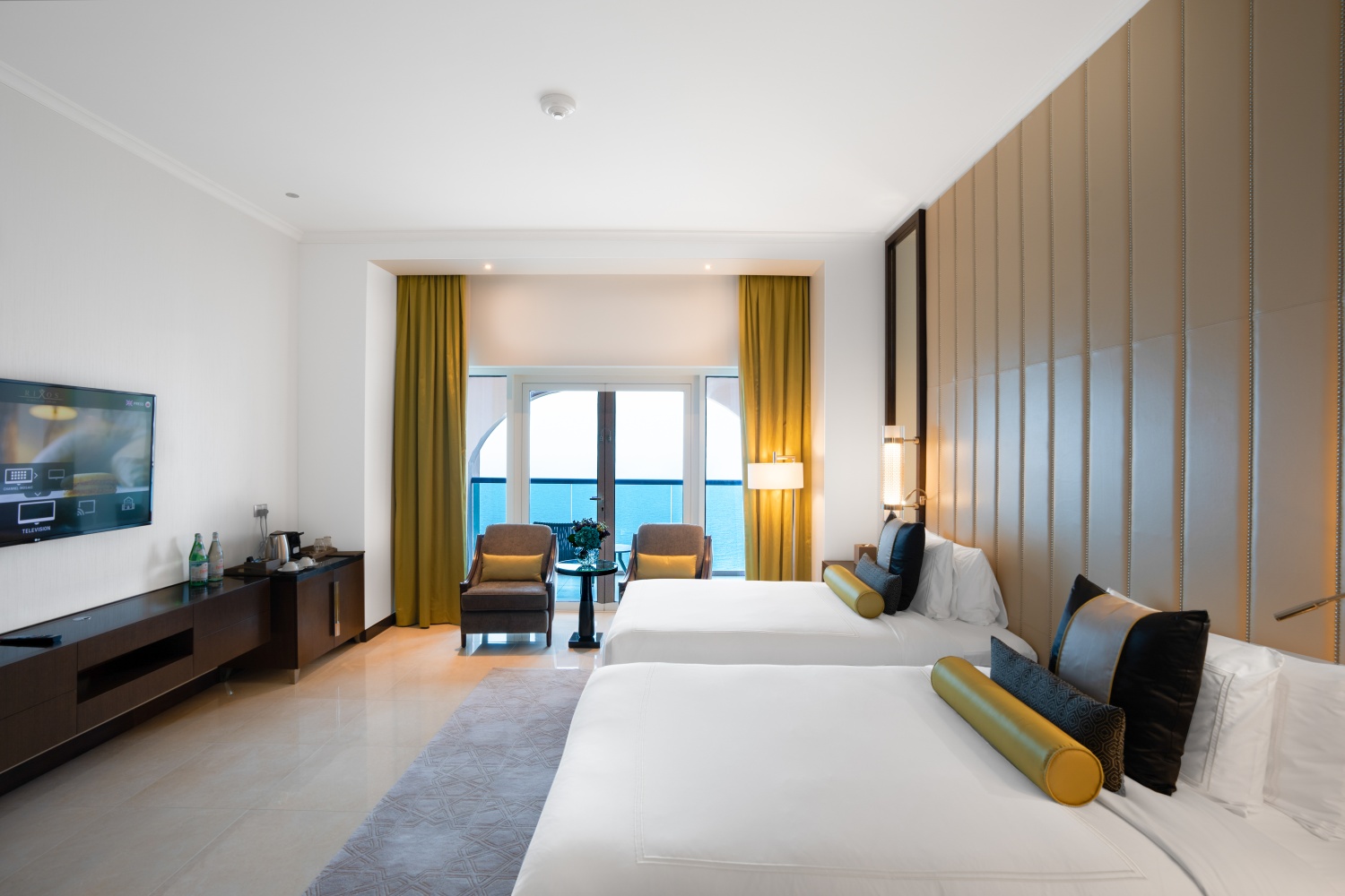 Номер Premium с видом на море отеля RIXOS MARINA ABU DHABI Номер Premium с видом на море